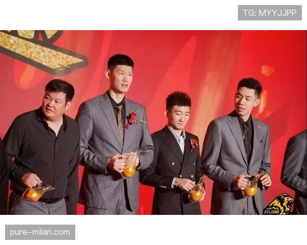 胡金秋随手一张生活照，便当旁那块表把我打回现实
