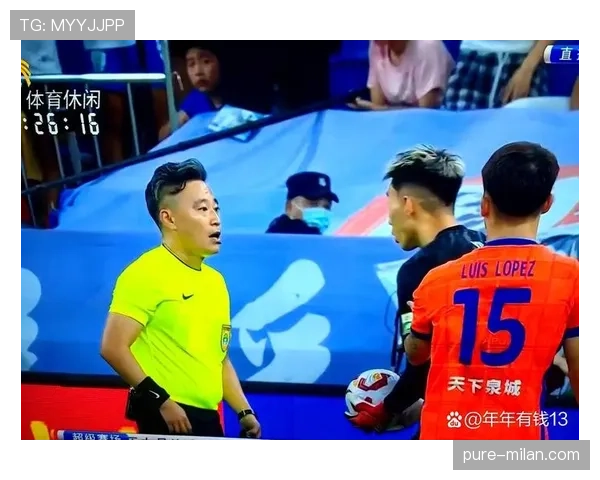 门将持球时为何受规则保护?解析禁区内的特殊判罚逻辑 门将持球时为何受规则保护?解析禁区内的特殊判罚逻辑